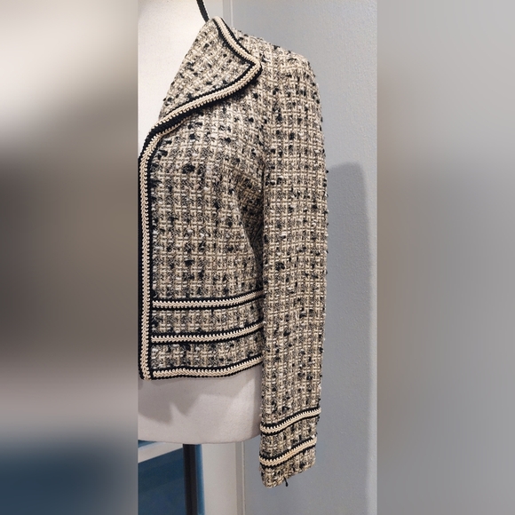 Jones New York Elegant Black and Cream Blazer - Picture 3 of 9